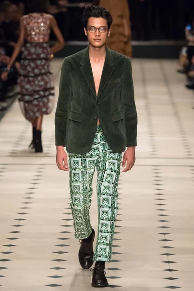 Look 46